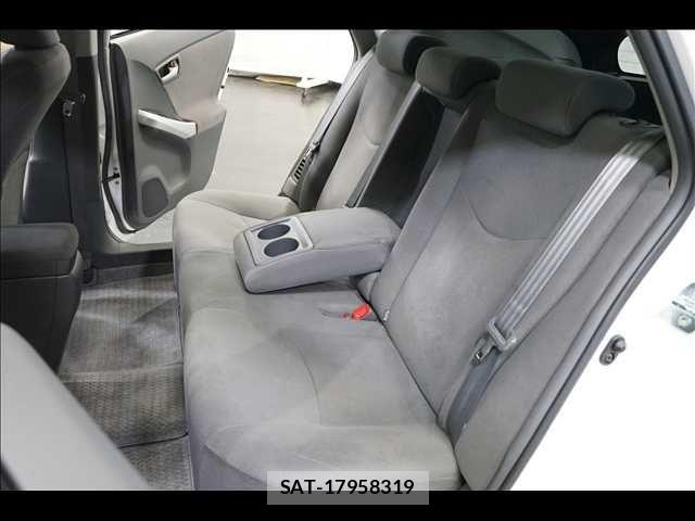 Toyota PRIUS 2009-12 8781675-17