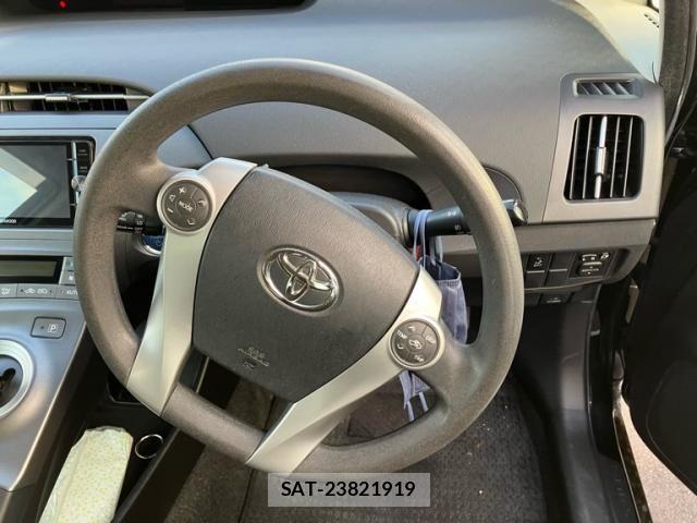 Toyota PRIUS 2015-09 8781682-10