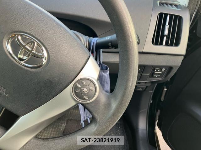 Toyota PRIUS 2015-09 8781682-11