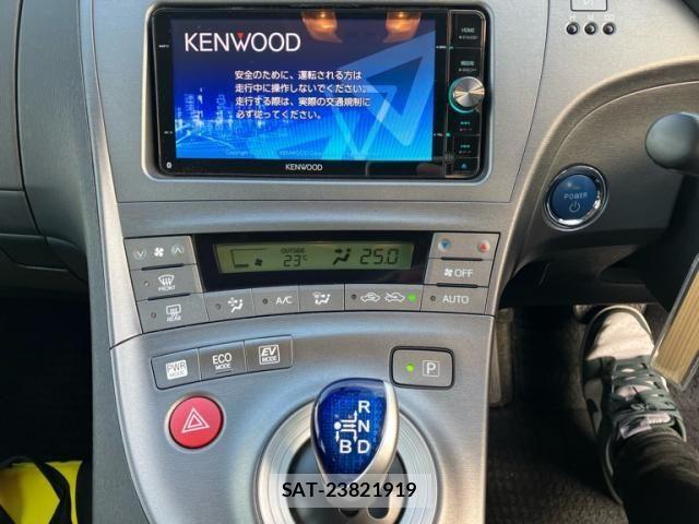 Toyota PRIUS 2015-09 8781682-13