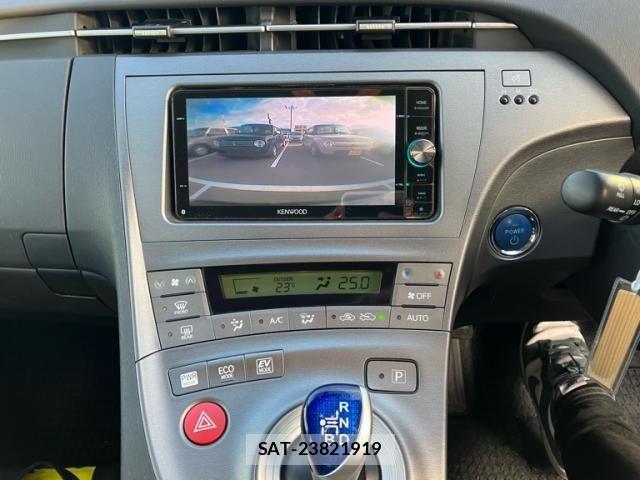 Toyota PRIUS 2015-09 8781682-14