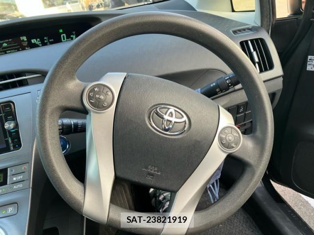 Toyota PRIUS 2015-09 8781682-15