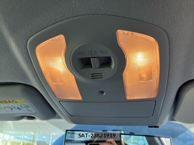 Toyota PRIUS 2015-09 8781682-16