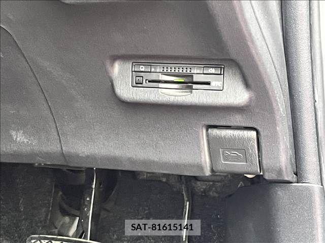 Toyota PRIUS 2014-12 8781681-17