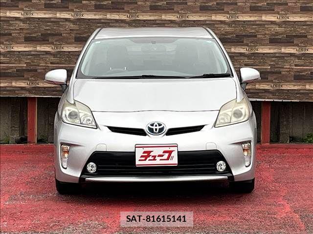 Toyota PRIUS 2014-12 8781681-1