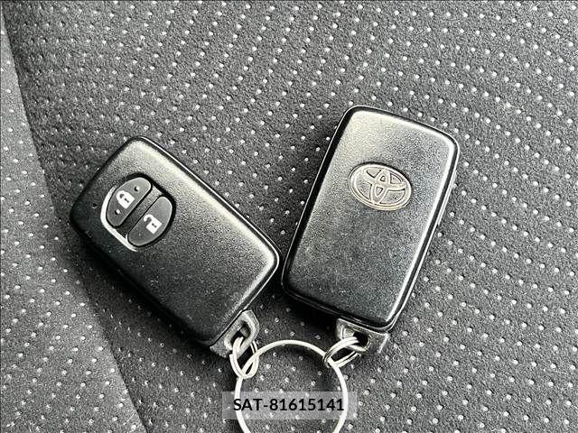 Toyota PRIUS 2014-12 8781681-24