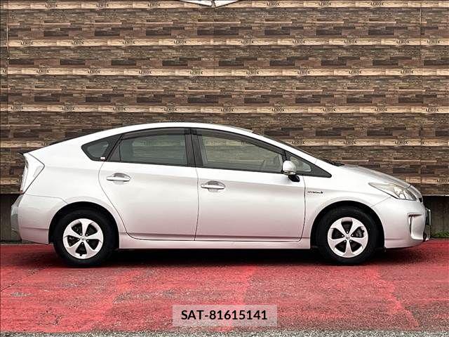 Toyota PRIUS 2014-12 8781681-3