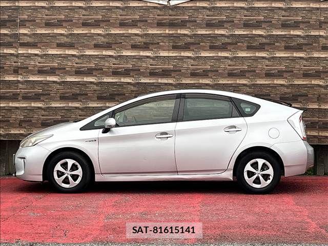 Toyota PRIUS 2014-12 8781681-7