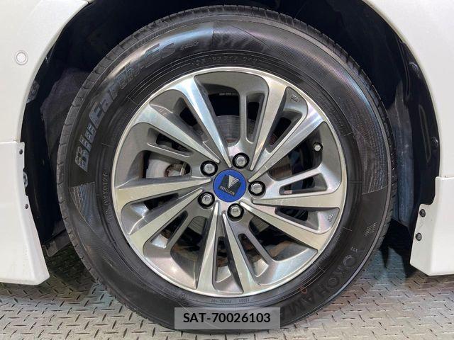 Toyota PRIUS 2017-03 8781662-12