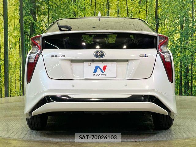 Toyota PRIUS 2017-03 8781662-14