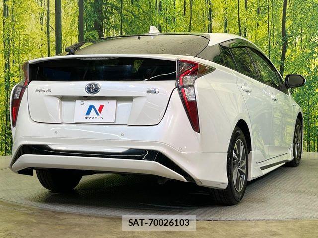 Toyota PRIUS 2017-03 8781662-16