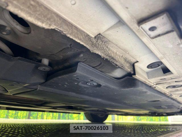 Toyota PRIUS 2017-03 8781662-18