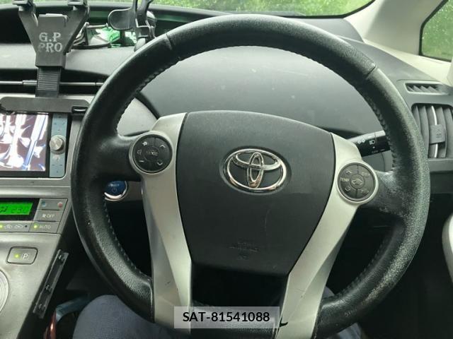 Toyota PRIUS 2012-01 8781701-15