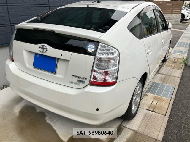 Toyota PRIUS 2008-06 8781690-2