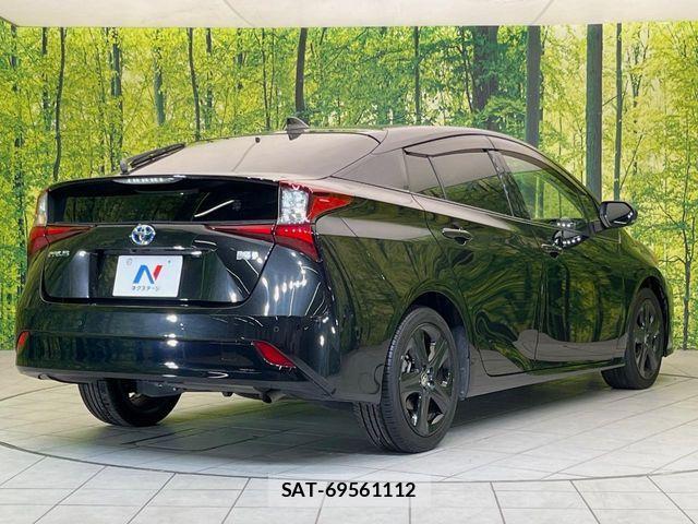 Toyota PRIUS 2021-10 8781650-16
