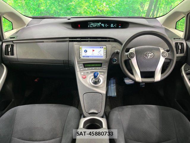 Toyota PRIUS 2012-03 8781676-1