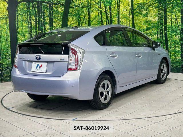 Toyota PRIUS 2012-07 8781674-16
