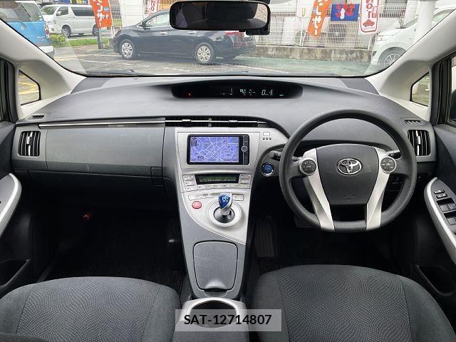 Toyota PRIUS 2012-07 8781672-1