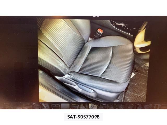 Toyota PRIUS 2018-05 8781668-9