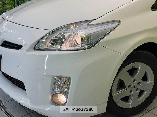 Toyota PRIUS 2011-11 8781678-11