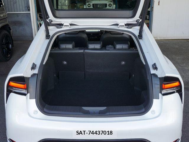 Toyota PRIUS 2023-06 8781643-29