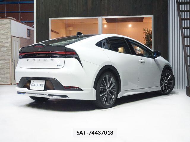 Toyota PRIUS 2023-06 8781643-6