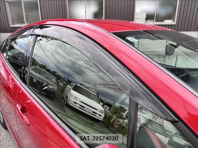 Toyota PRIUS 2019-12 8781659-10