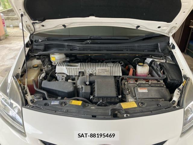Toyota PRIUS 2013-10 8783072-9