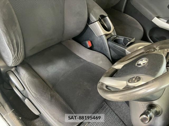 Toyota PRIUS 2013-10 8783072-17