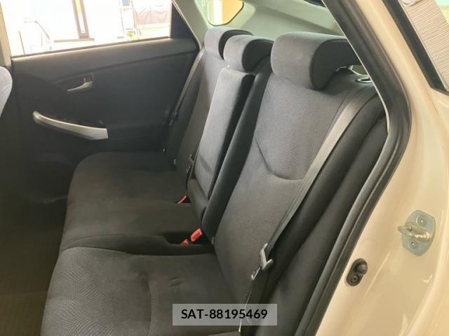 Toyota PRIUS 2013-10 8783072-18