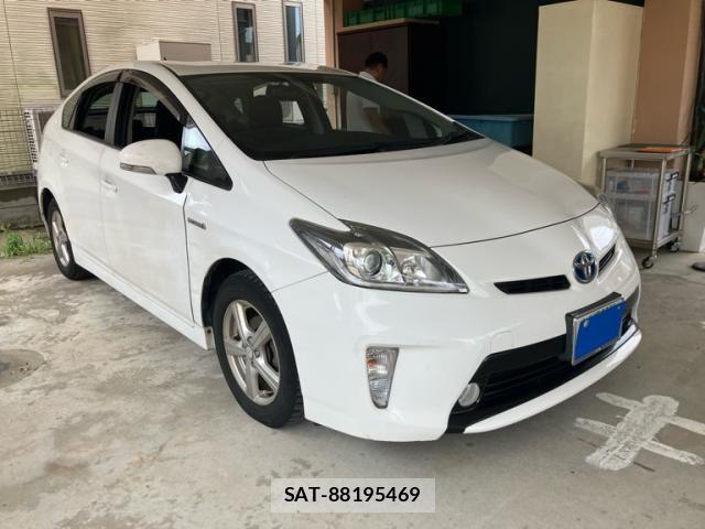 Toyota PRIUS 2013-10 8783072-1