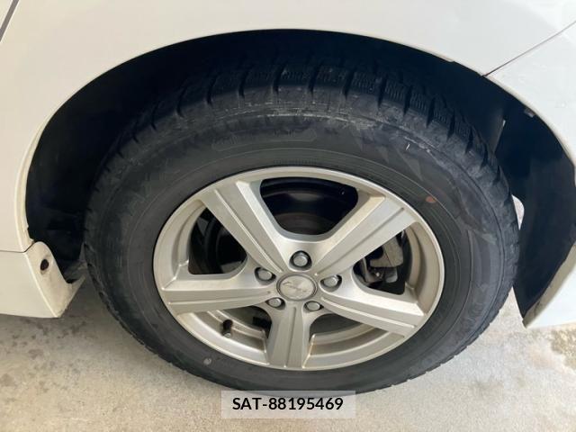 Toyota PRIUS 2013-10 8783072-6