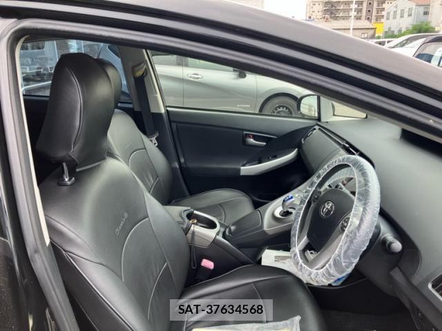 Toyota PRIUS 2013-01 8781702-10