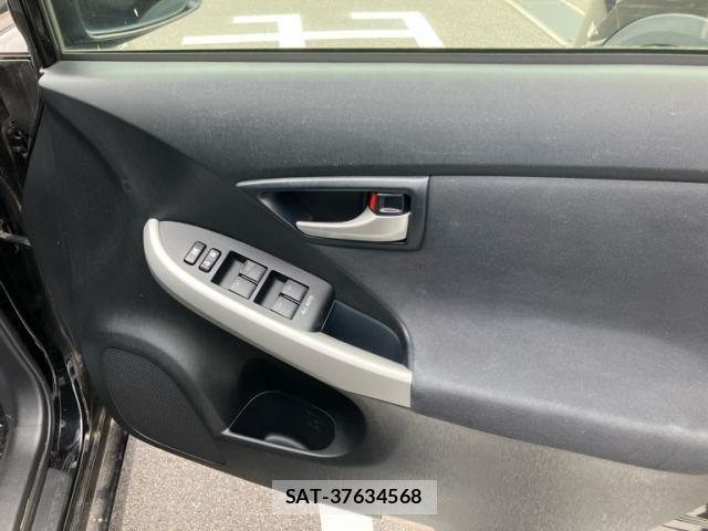 Toyota PRIUS 2013-01 8781702-12
