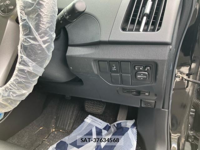 Toyota PRIUS 2013-01 8781702-13