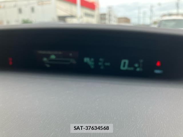 Toyota PRIUS 2013-01 8781702-16