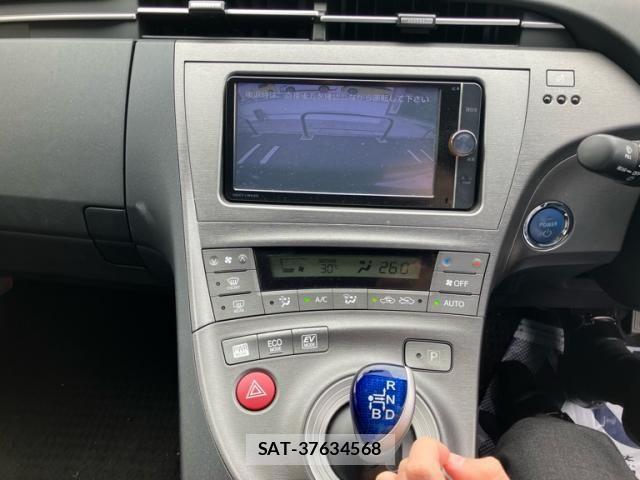 Toyota PRIUS 2013-01 8781702-18