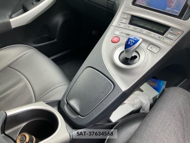 Toyota PRIUS 2013-01 8781702-19