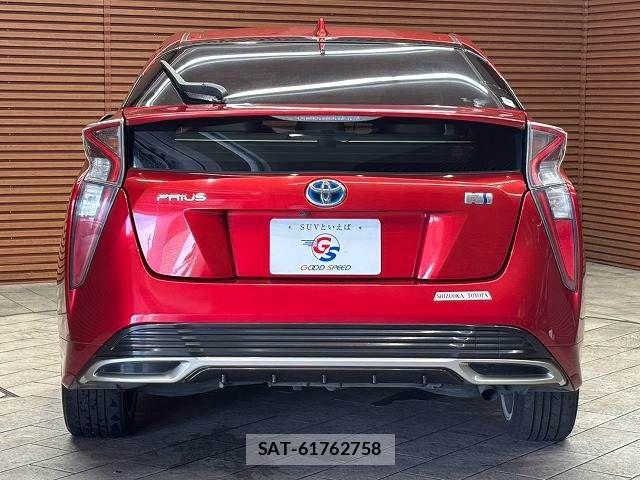 Toyota PRIUS 2016-04 8797164-15