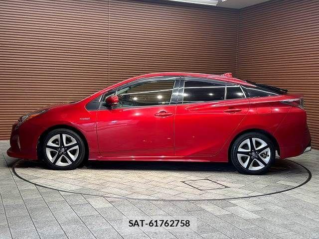 Toyota PRIUS 2016-04 8797164-17