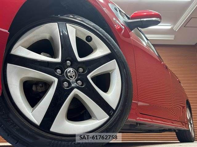 Toyota PRIUS 2016-04 8797164-18