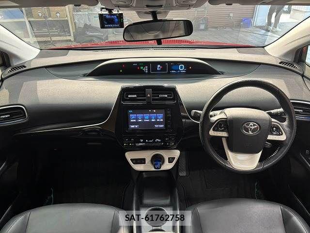 Toyota PRIUS 2016-04 8797164-1