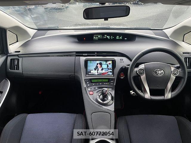Toyota PRIUS 2014-09 8797156-1