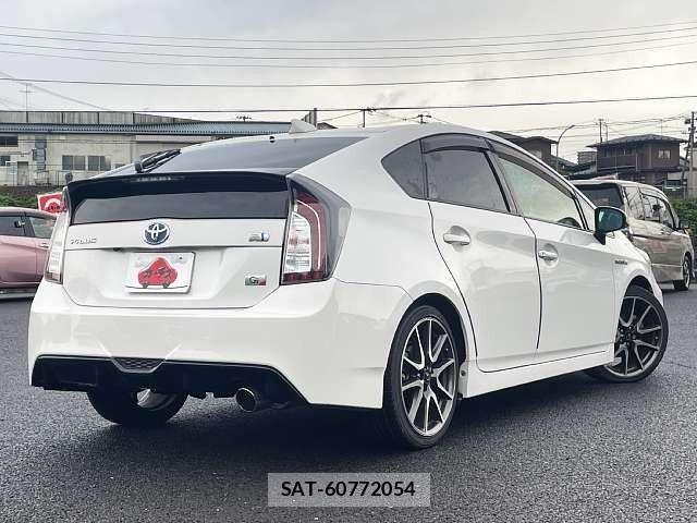 Toyota PRIUS 2014-09 8797156-2