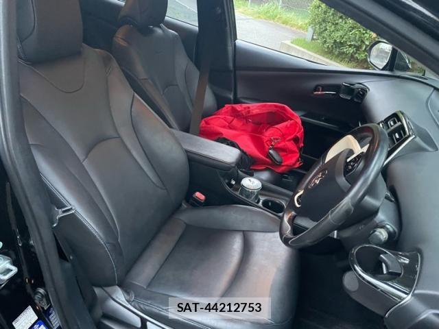 Toyota PRIUS 2017-07 8797170-10