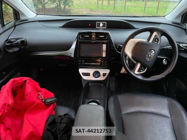 Toyota PRIUS 2017-07 8797170-14