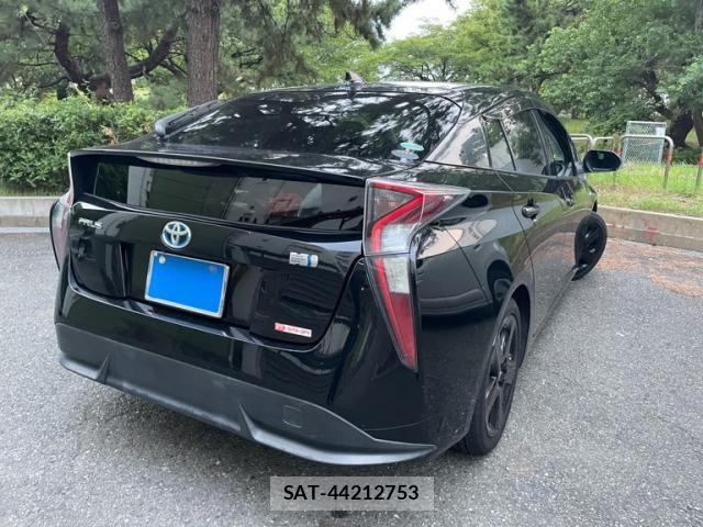 Toyota PRIUS 2017-07 8797170-2