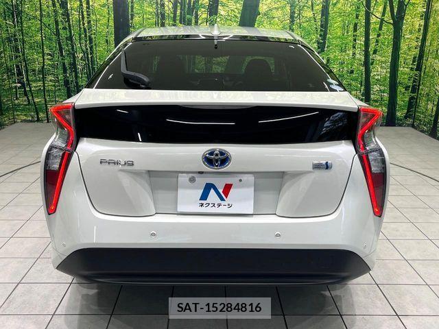 Toyota PRIUS 2018-04 8797152-14