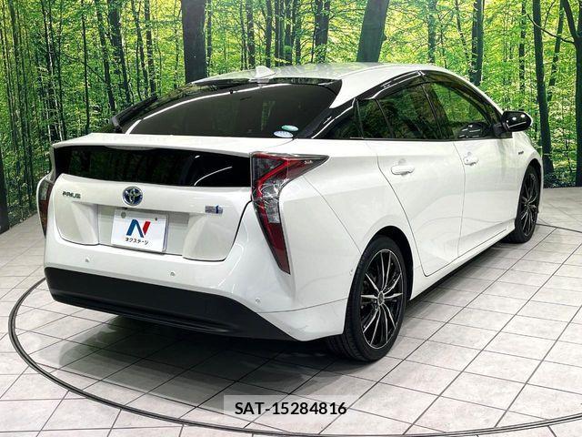 Toyota PRIUS 2018-04 8797152-16