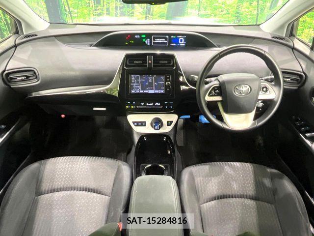 Toyota PRIUS 2018-04 8797152-1